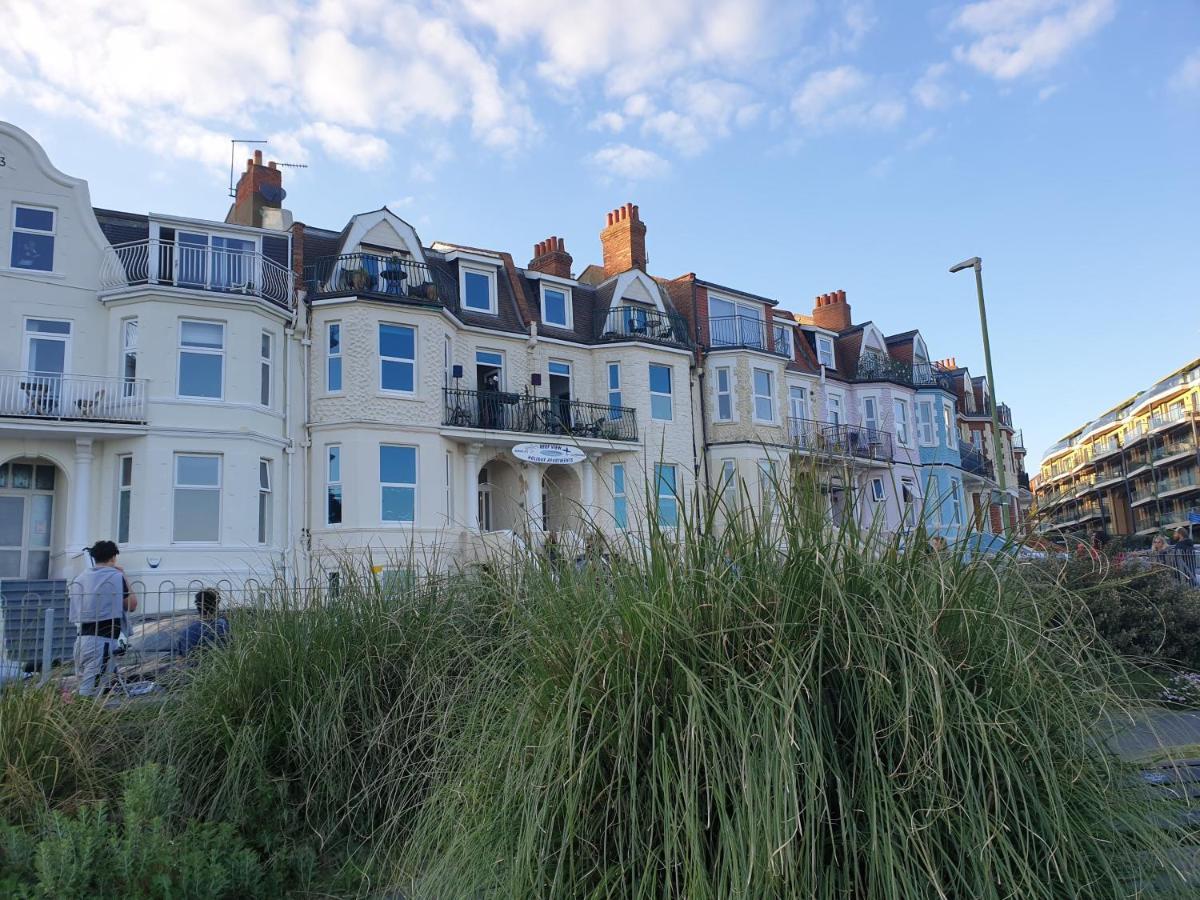 Beachfront Apartment With Bbq Sun Deck Bournemouth Exterior photo