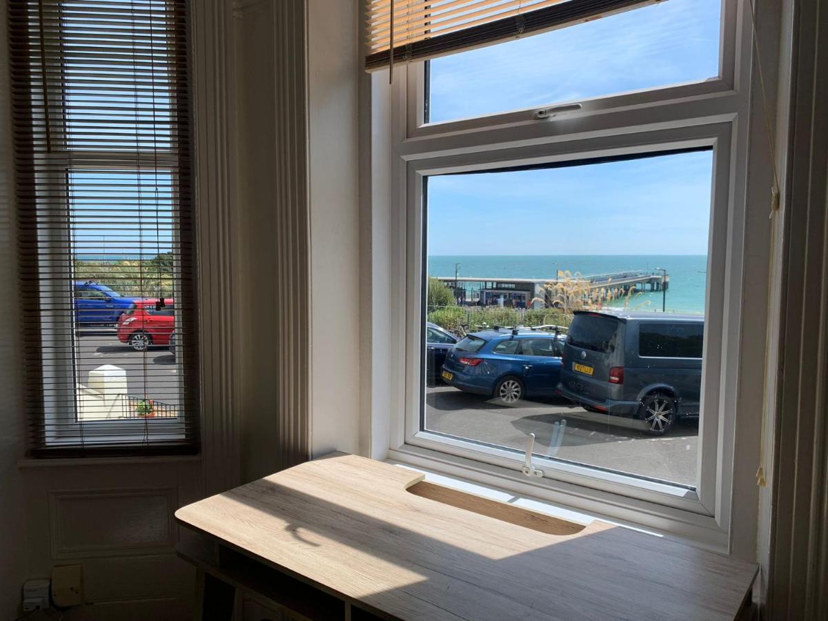 Beachfront Apartment With Bbq Sun Deck Bournemouth Exterior photo