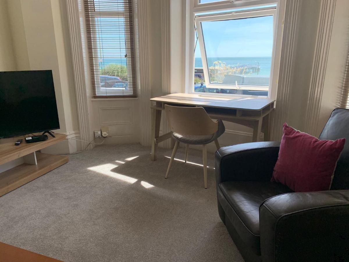 Beachfront Apartment With Bbq Sun Deck Bournemouth Exterior photo